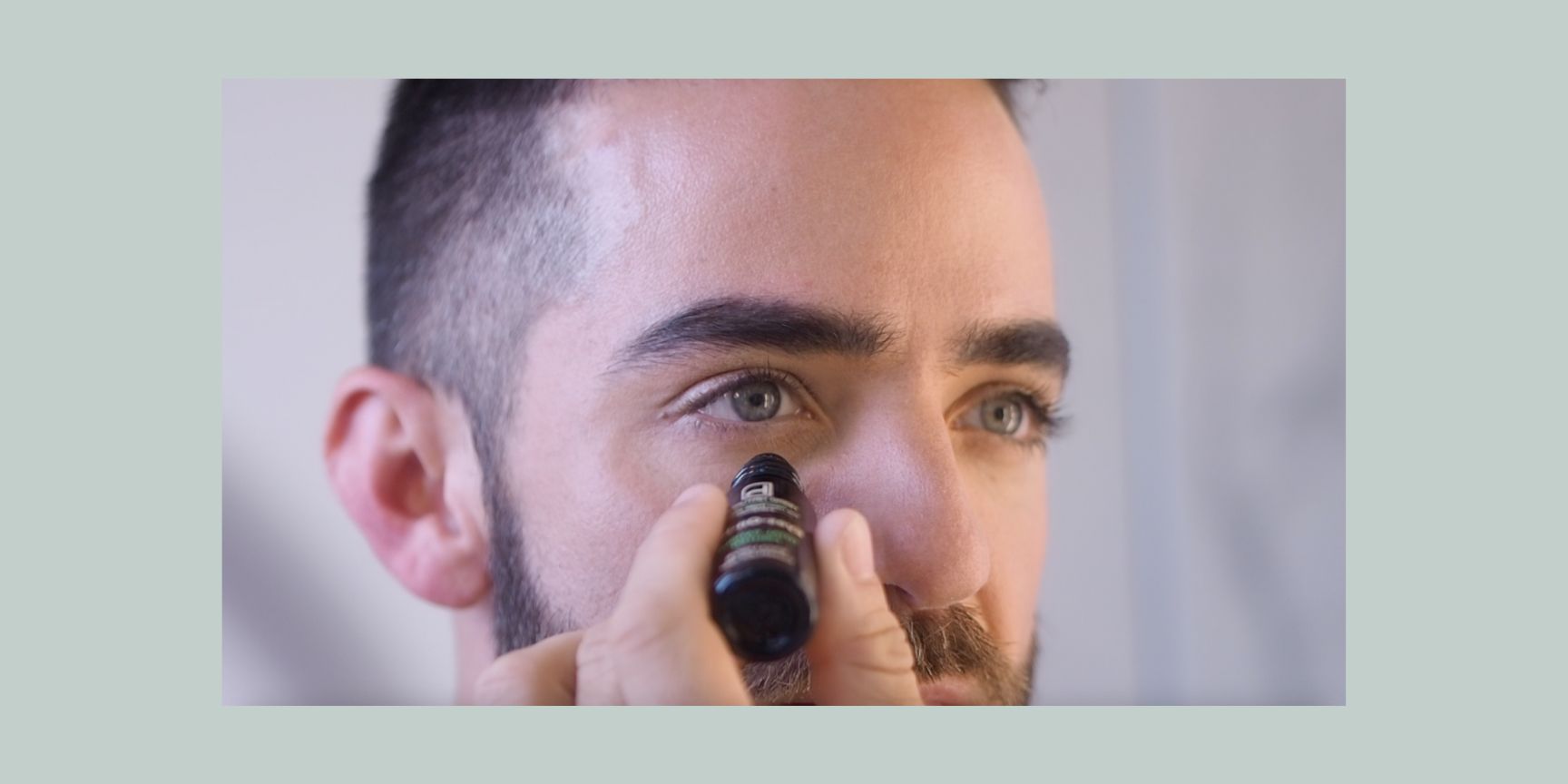 Cómo quitar ojeras hombre