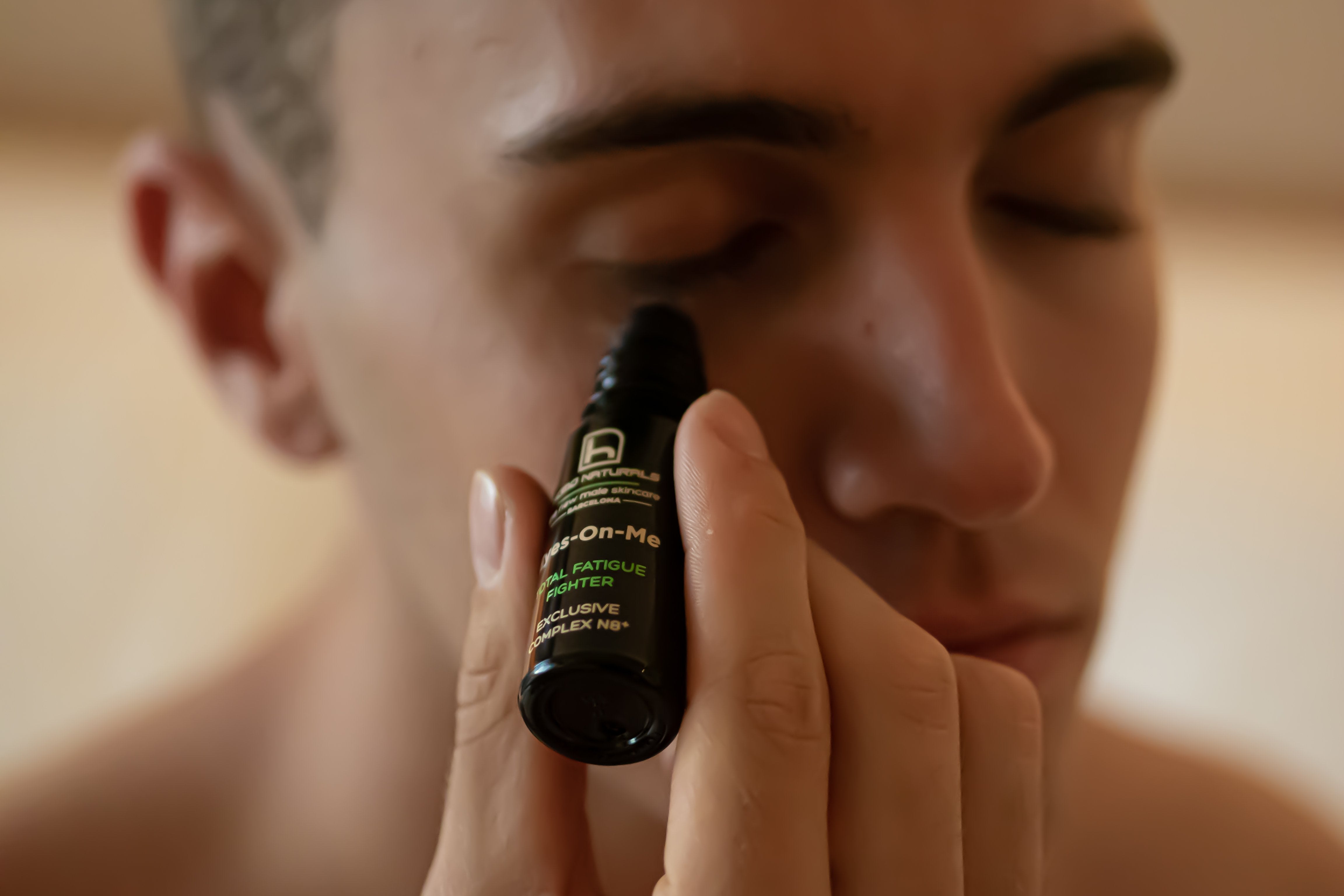 Corrector facial y ojeras hombre