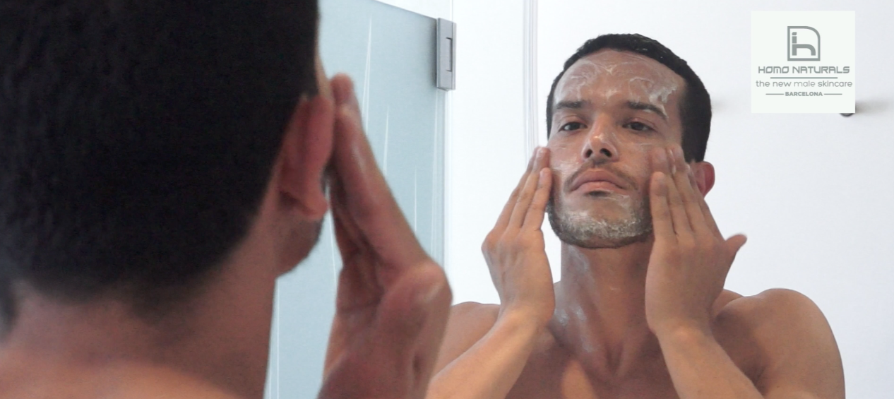 Cuidado facial hombre con piel grasa