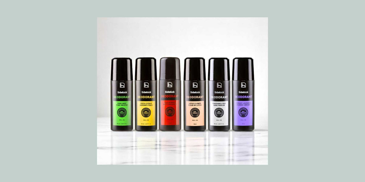 Seis desodorantes para hombre Sidekick de HOMO NATURALS en formato roll-on, con diferentes fragancias.