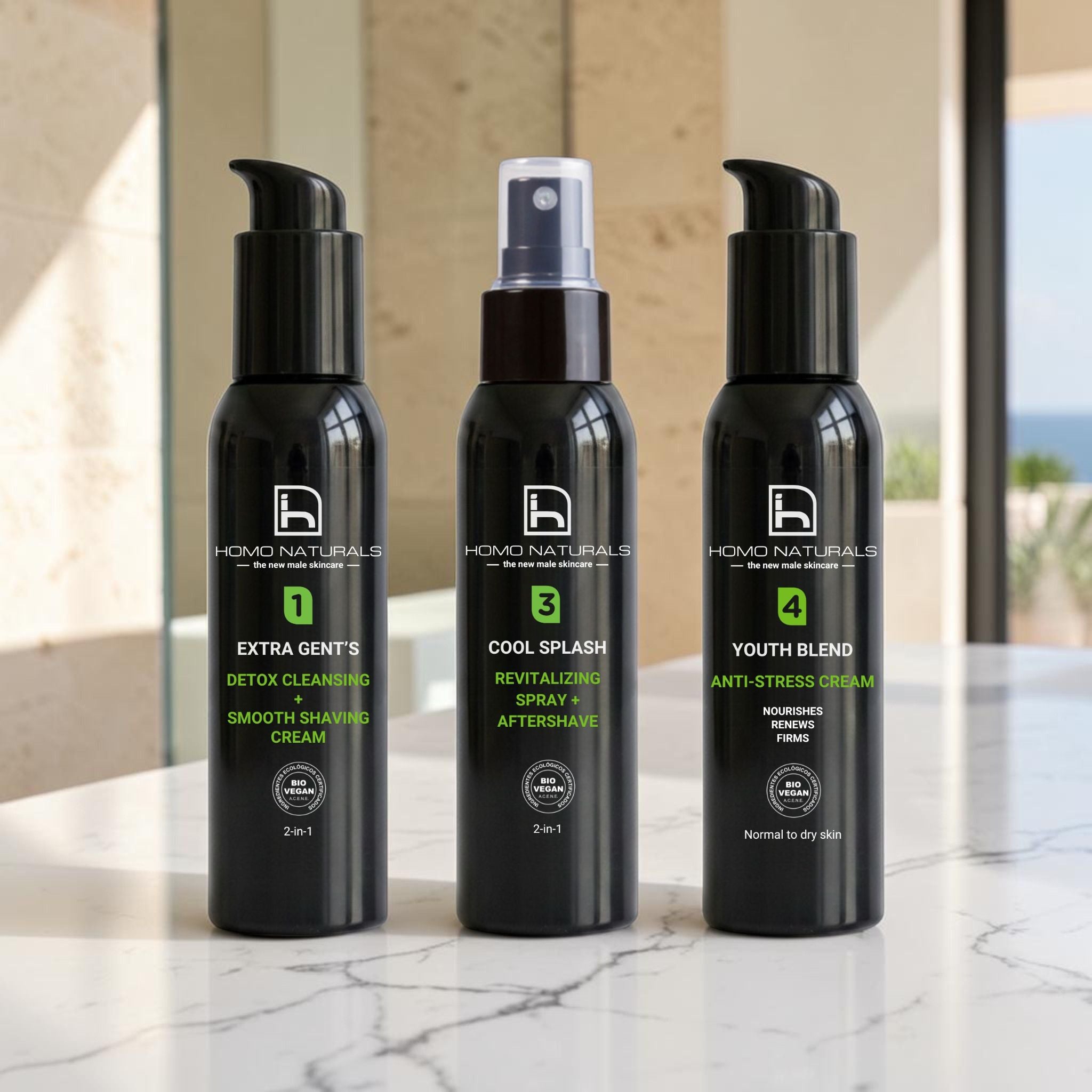 Kit de cuidado facial para hombre con 3 productos de uso diario de la marca Homo Naturals: limpiador facial, tónico facial en spray y crema antiedad. Productos naturales con certificación bio + vegan.