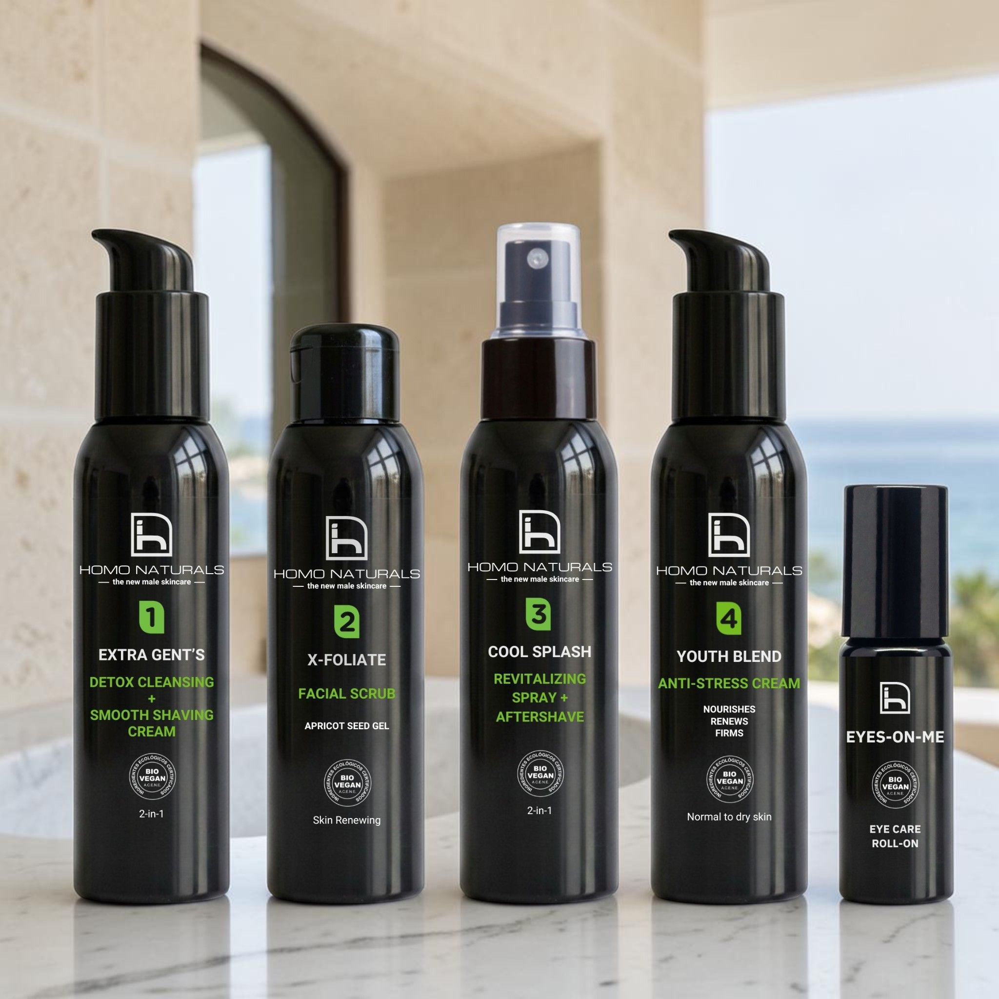 Rutina facial para hombre en 4 pasos + contorno de ojos. Tratamiento antiedad natural integral para el rostro + zona del contorno. Ideal para combatir bolsas, ojeras y arrugas. Certificación bio + vegan. El objetivo del tratamiento es conseguir una piel más cuidada, con menos arrugas, minimizar las bolsas y una mayor firmeza. Fórmulas diseñadas a la piel del hombre.