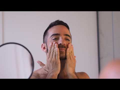 Exfoliante facial para hombre. Consejos para exfoliarse correctamente