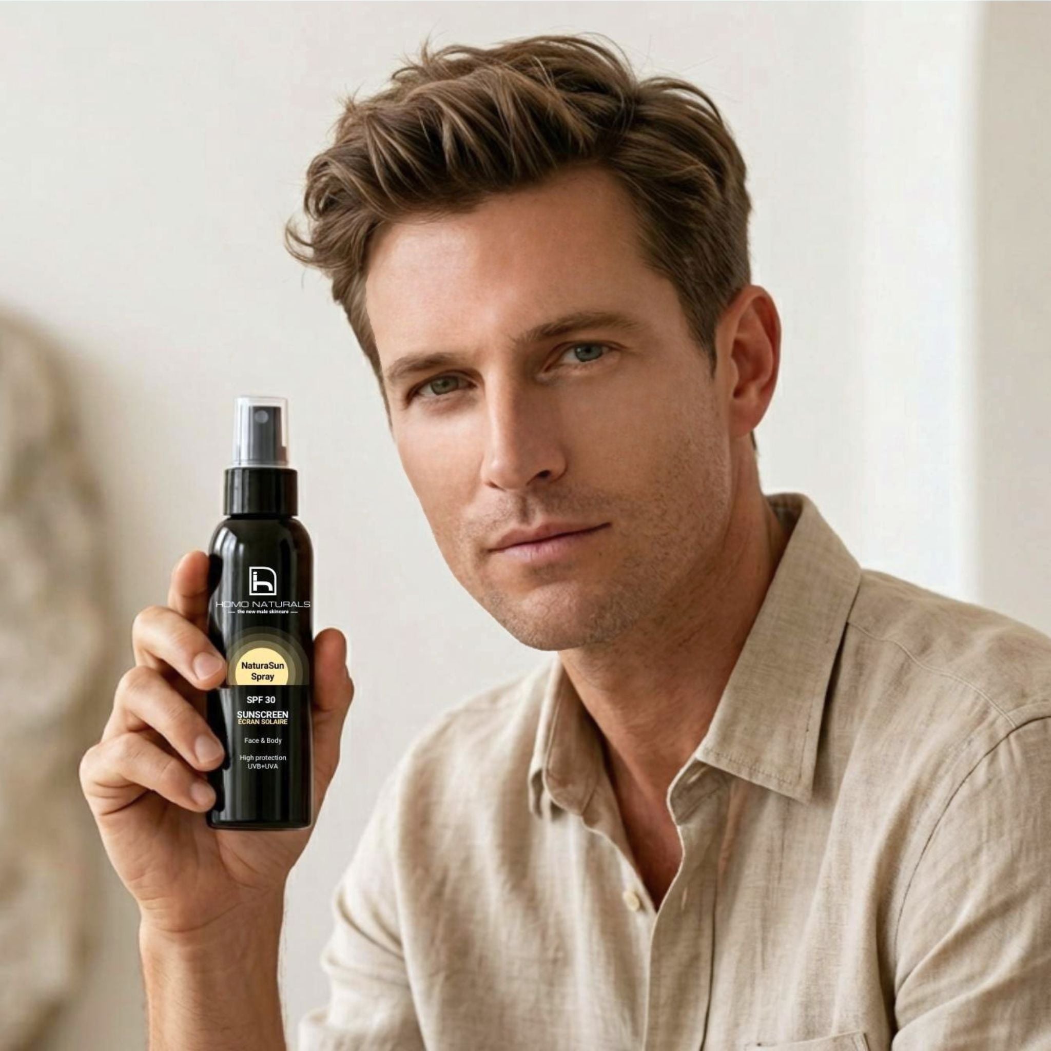 Protector solar natural en spray SPF 30 para hombre, protector solar facial y corporal de textura ligera, acabado sin brillos, fórmula vegana de rápida absorción para el cuidado diario de la piel del hombre.