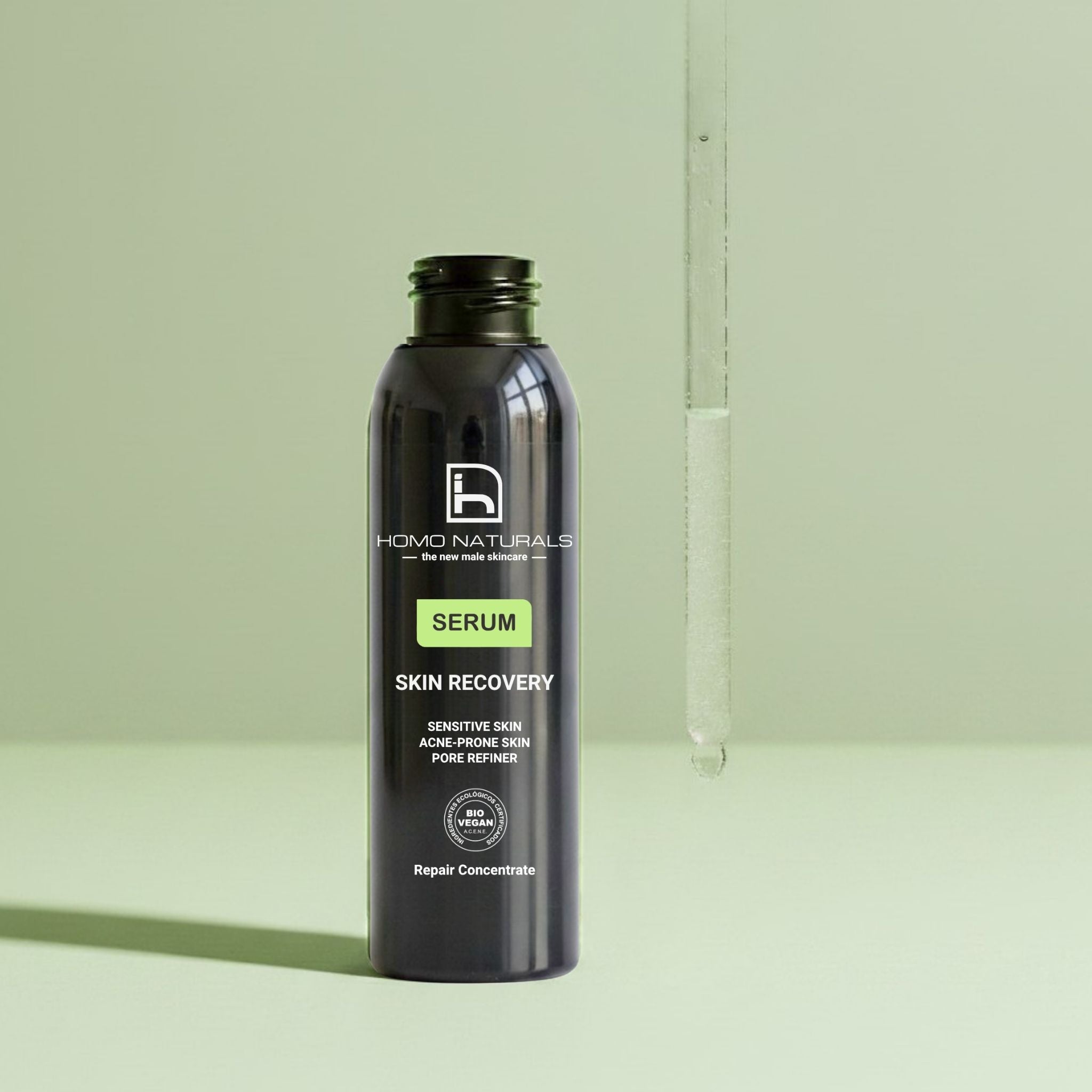 Textura ligera de Skin Recovery Serum de Homo Naturals, sérum facial para hombre con rápida absorción y acabado no graso. Acción antiedad y afinador de poros. Ideal para pielese sensibles y con tendencia acneica. Con prebióticos. Sin derivados del petróleo y sin parabenos. Certificado ecológico y vegano.